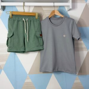 CONJUTO SHORT BOLSO CARGO E CAMISA LISA MALHA MENEGOTTI